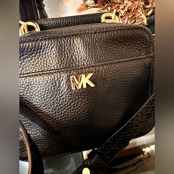 Michael Kors Black Crossbody Messenger Bag w/Gold Tone Snaps, Buckles & Monogram - Picture 2 of 11